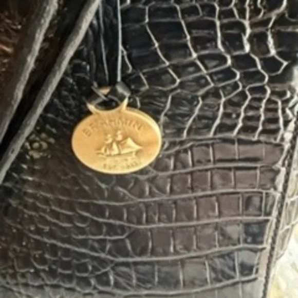 Elegant Black Brahmin Crocodile-Embossed Handbag - Picture 3 of 7